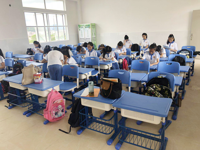 湯坑小學(xué)教室使用博仕有成課桌椅